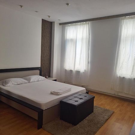 Aparthotel Yanis Bukarest Eksteriør billede